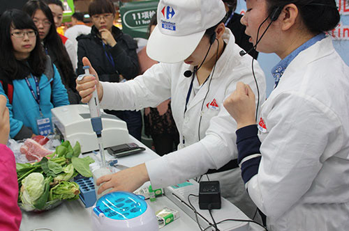關于南京市食藥監(jiān)采用食品快速檢測儀進行檢測工作的報道(圖1)